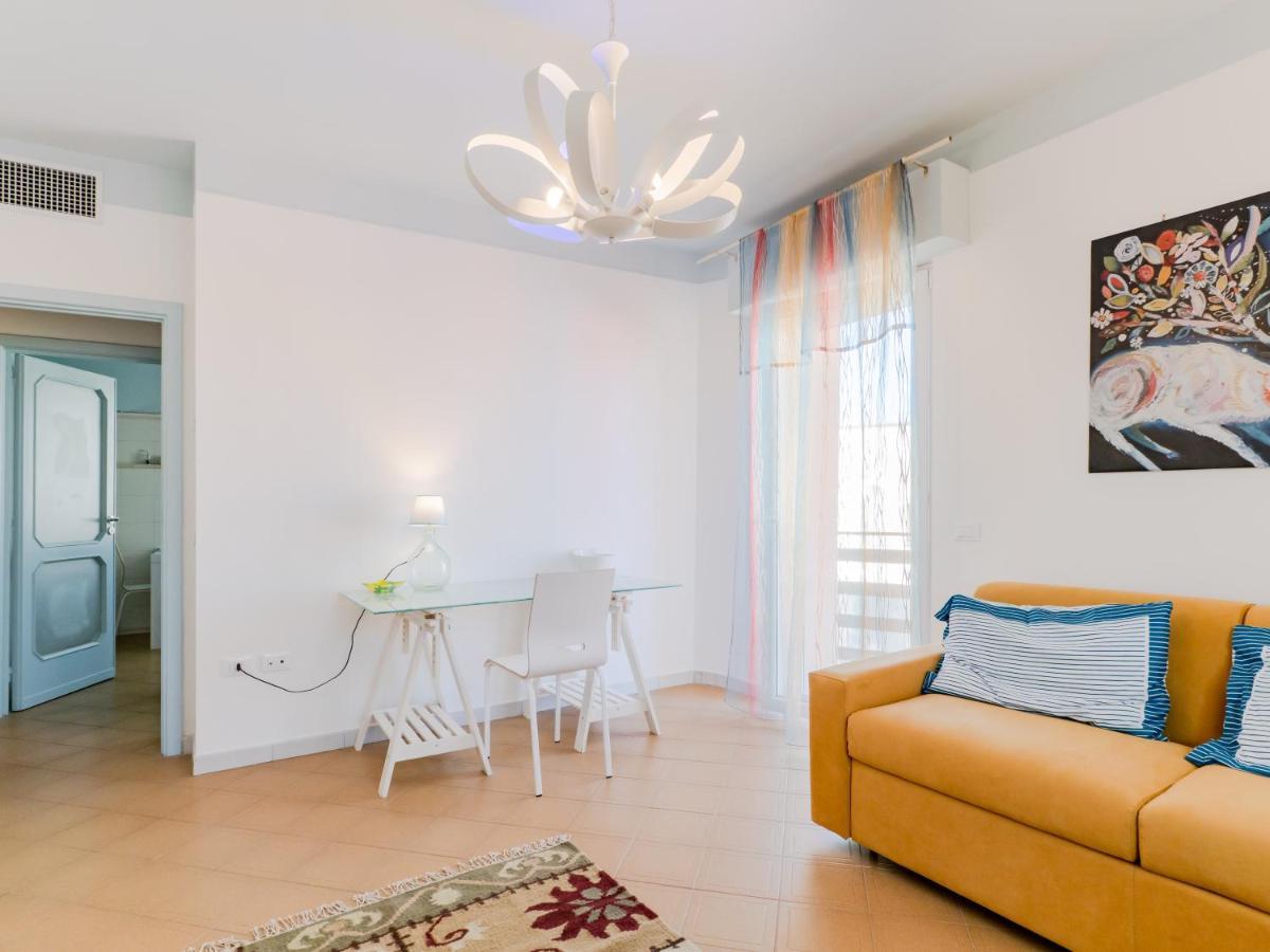 Salento 4 Stars - Blue & Yellow Squinzano Εξωτερικό φωτογραφία
